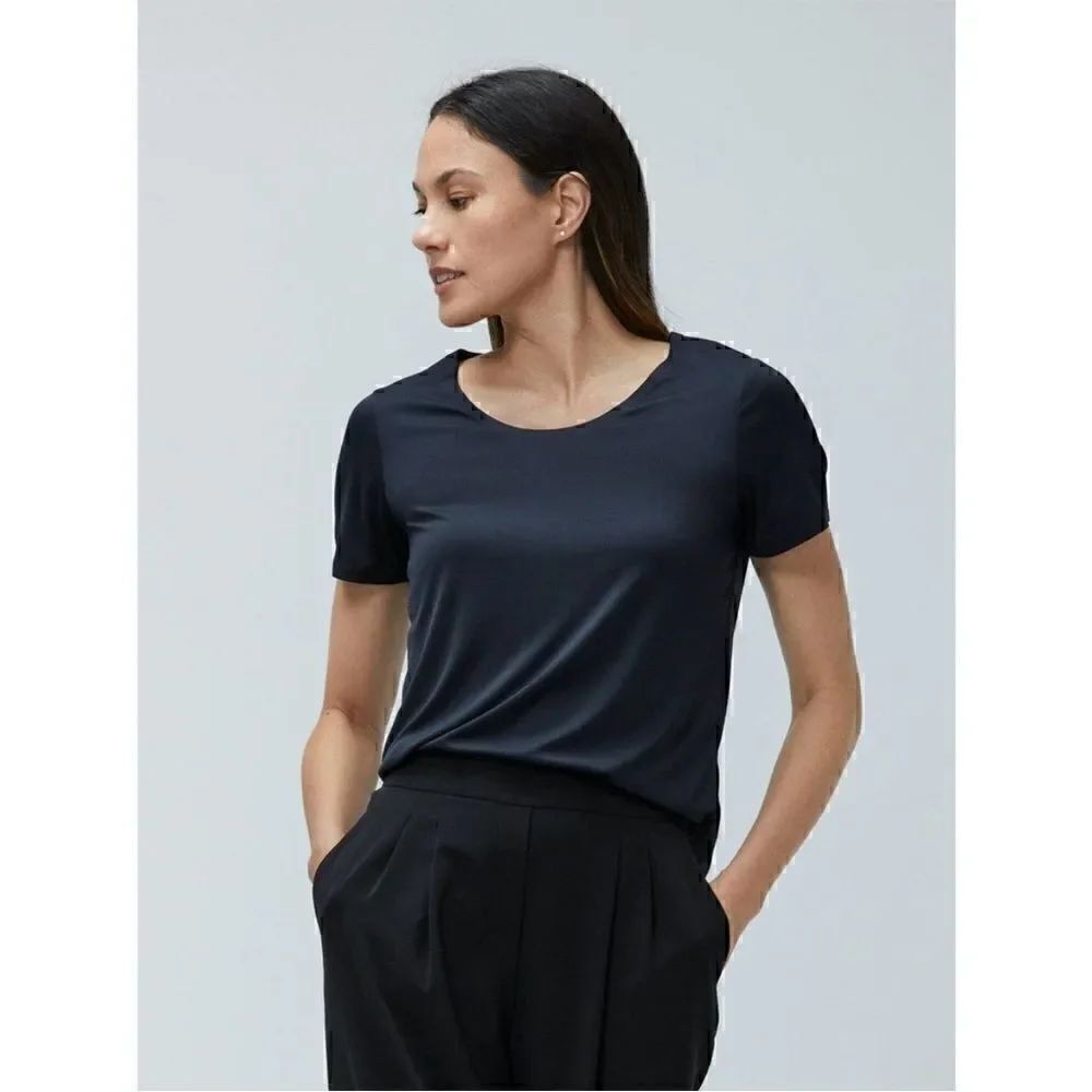 NWT Ministry of Supply Luxe Touch Tee in Black
Size XXS